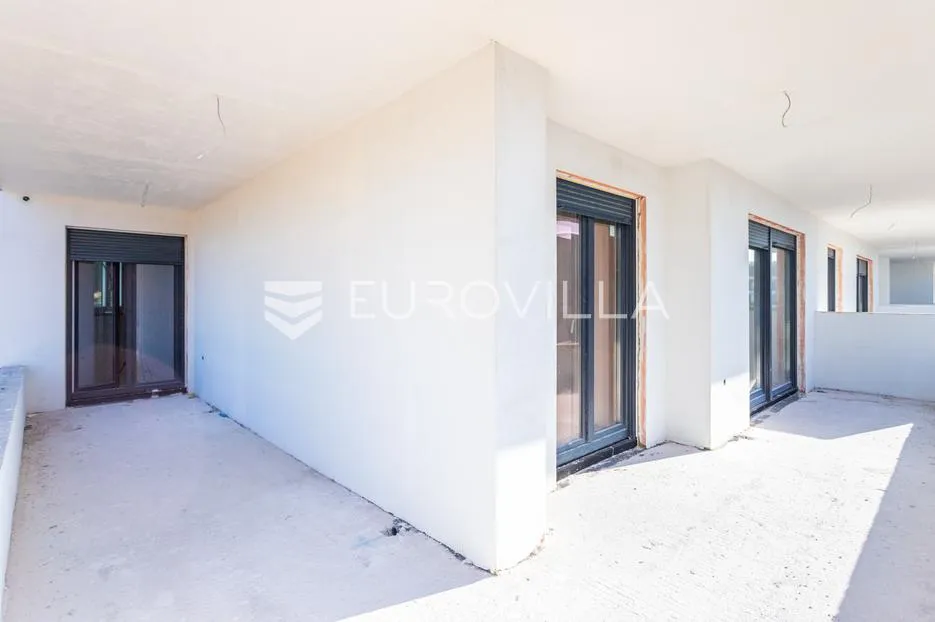 makarska, stan s pogledom na more, prenamijenjen u dva jednosobna apartmana, novogradnja - slika 2