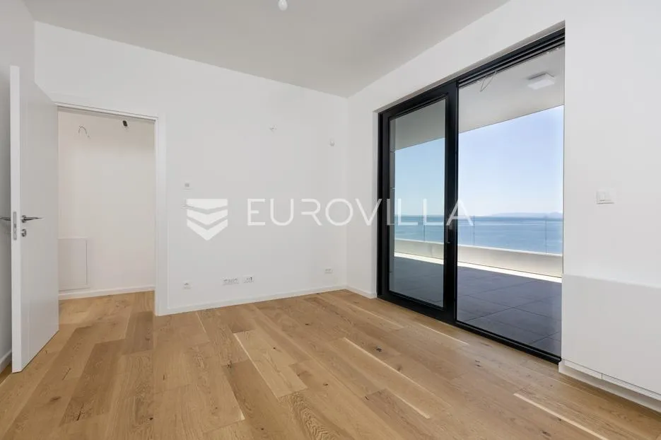 rijeka, pećine, novogradnja, luksuzan četverosoban stan 120,86 m² prvi red do mora - slika 21