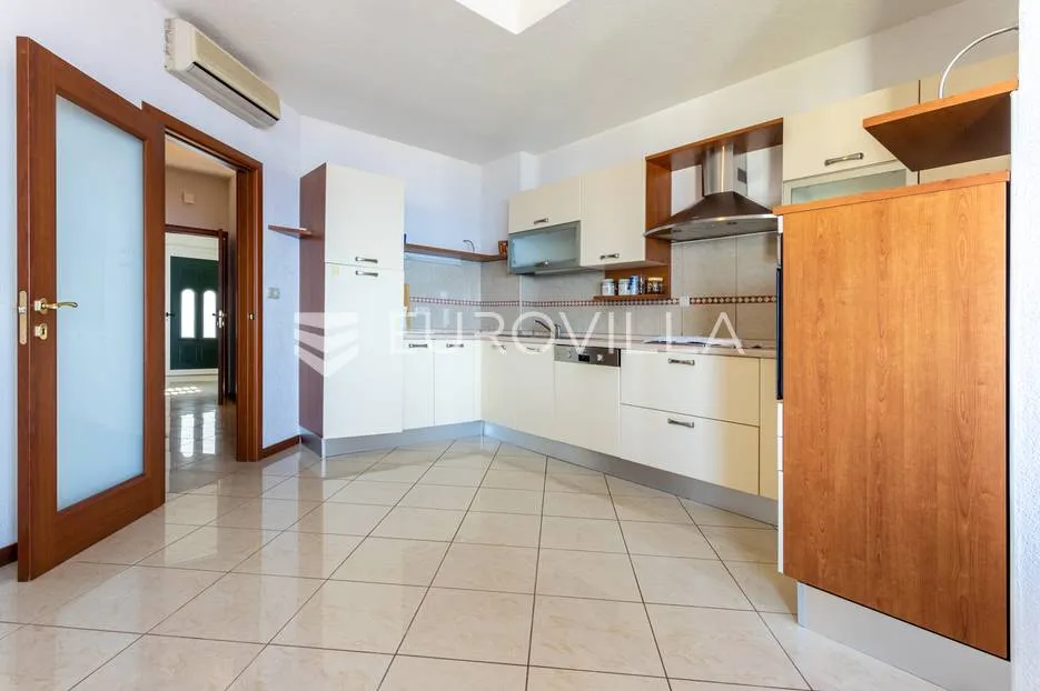 omiš, apartmanska kuća blizu plaže - slika 17