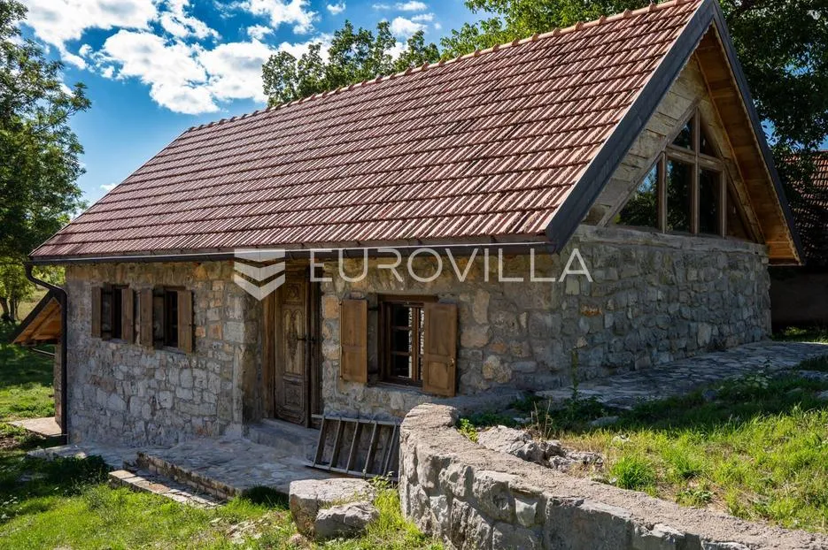 lika, plitvička jezera, ograđeno imanje 40.000 m² s 11 kuća, izuzetna rijetka investicija - slika 6