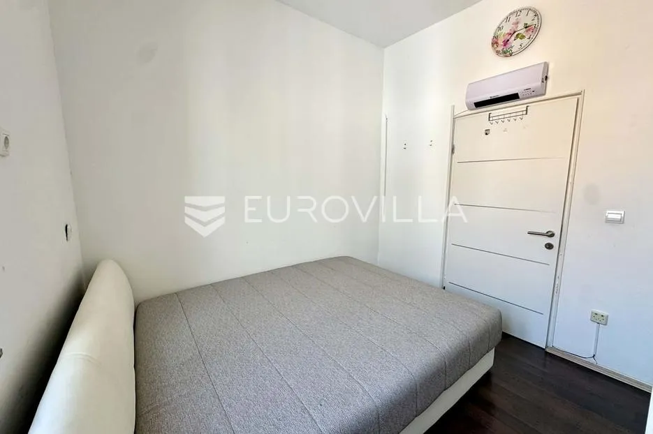 istra, pula, useljiv stan u strogom centru grada - slika 5