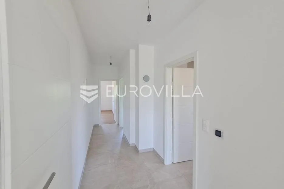 vir, komforan trosoban apartman u centru otoka, novogradnja - slika 16