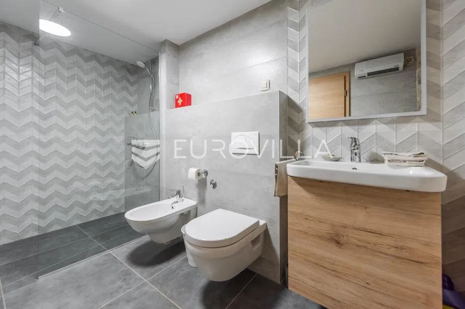 istra, umag, autentična istarska kamena kuća 260 m², okružena zelenilom, 1349 m² okućnice - slika 58
