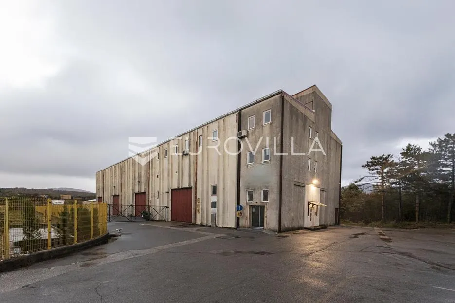 Kukuljanovo, industrijski kompleks s dvije hale, zemljište 4,435 m² - Bakar