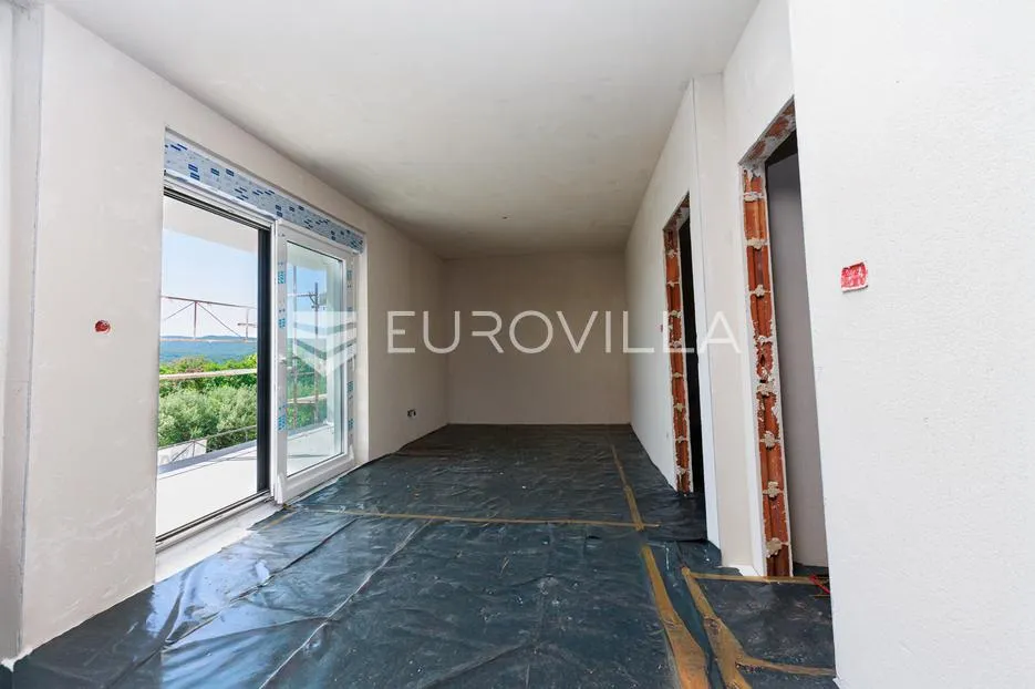 otok krk, čižići, trosoban stan 200 m od mora, novogradnja - slika 14