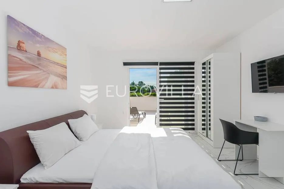 istra, juršići - prekrasna i moderna kuća 243 m2, bazen 40 m2, jacuzzi - slika 42