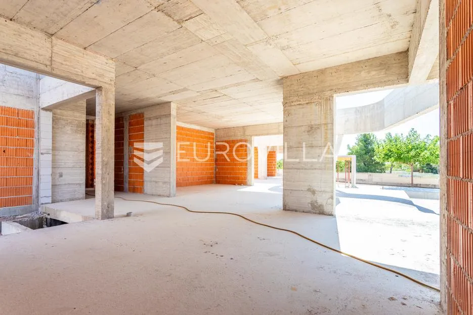 vodice, prekrasna i prostrana vila s bazenom, 730,25 m² - slika 17