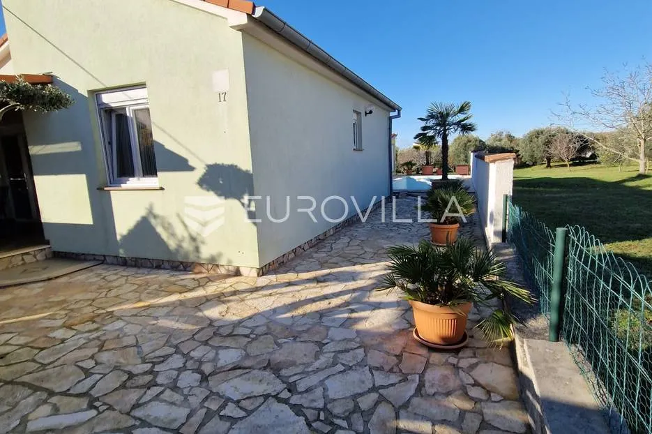 istra, pula - veli vrh, dvije samostojeće prizemnice sa bazenom nkp 50 m2 i 90 m2 - slika 55