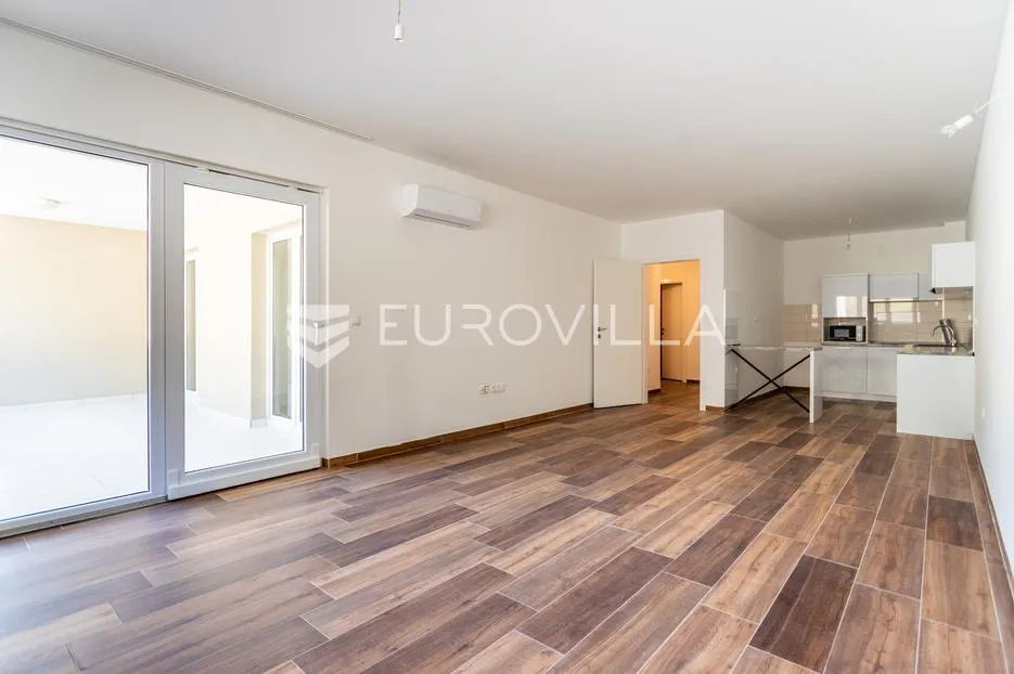 Čiovo, Okrug Gornji, dvosoban stan u prizemlju, prvi red do mora