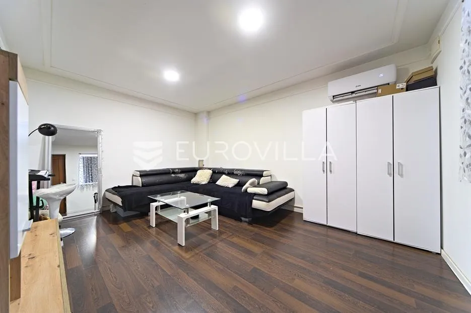 osijek, novi grad, na prodaju dva adaptirana i namještena stana u kući 41 m² - slika 3