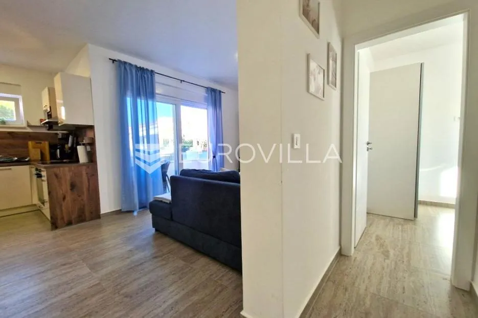 vir, prizemni apartman s 2 spavaće sobe, 40 m od mora, top lokacija - slika 16