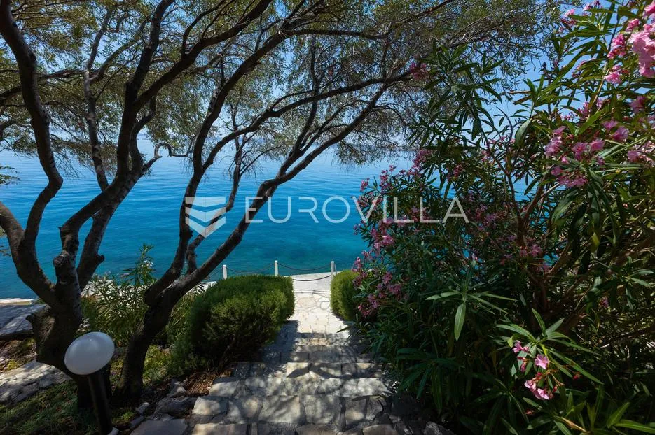 jablanac, prvi red do mora, mediteranska oaza s bazenom u parku prirode velebit - slika 9