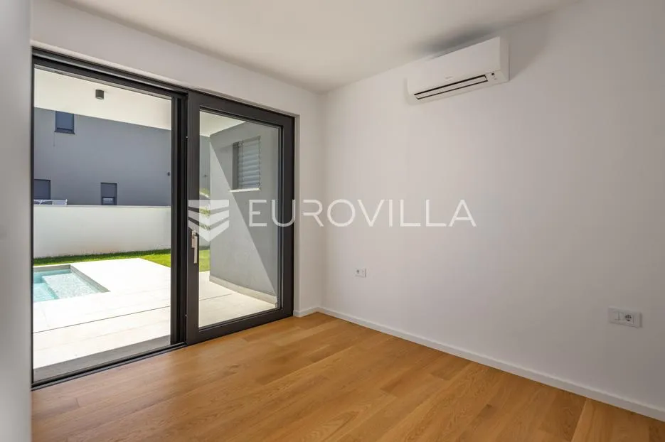 istra, pomer, unikatna, moderna villa 20 m od mora 417 m² - slika 68