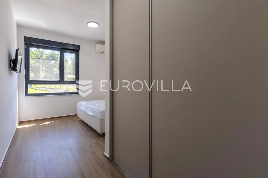 istra, poreč, suvremena kuća s privatnim vrtom, jacuzzijem i saunom - slika 15