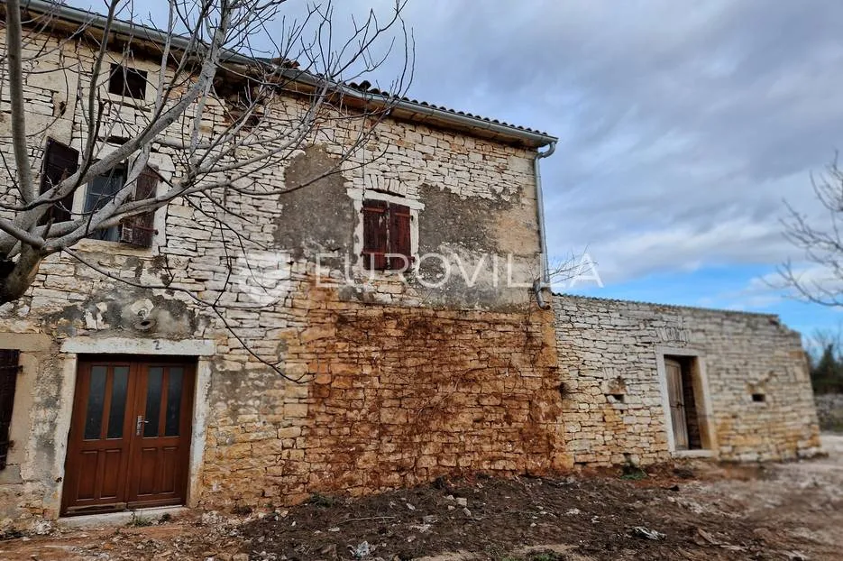sv. lovreč, okolica, kamena kuća s velikom okućnicom i ishodovanom građevisnkom dozvolom - slika 10
