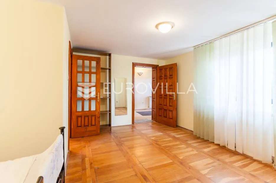 zagreb mikulići samostojeća kuća 300m2 na parceli 520m2 - slika 23