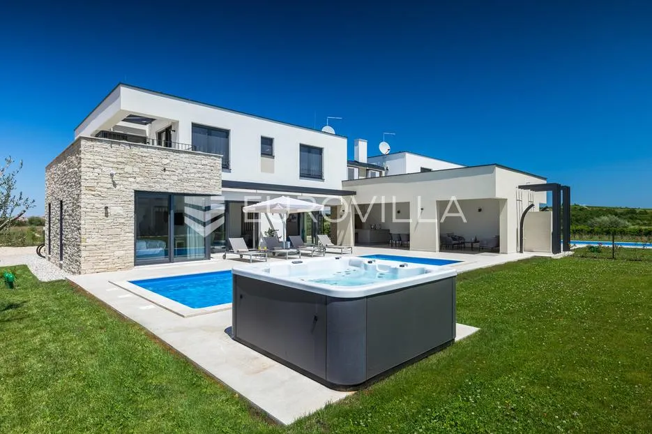 istra, brtonigla, moderna vila s bazenom i jacuzzijem - slika 9