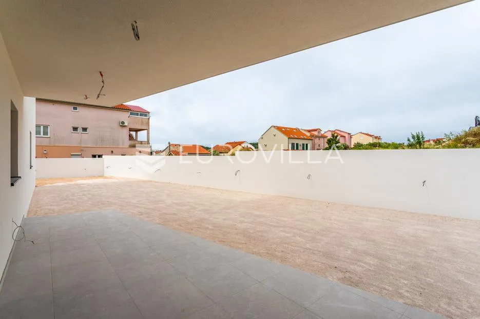 vodice, prostran trosoban stan, 172,73 m² - slika 13