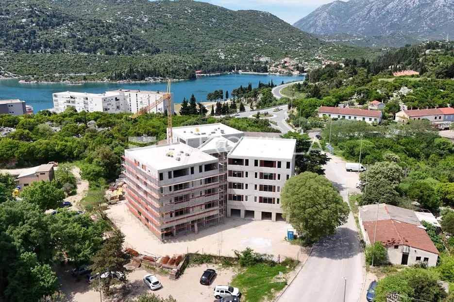 ploče, novogradnja, trosobni stan na prvom katu - slika 2