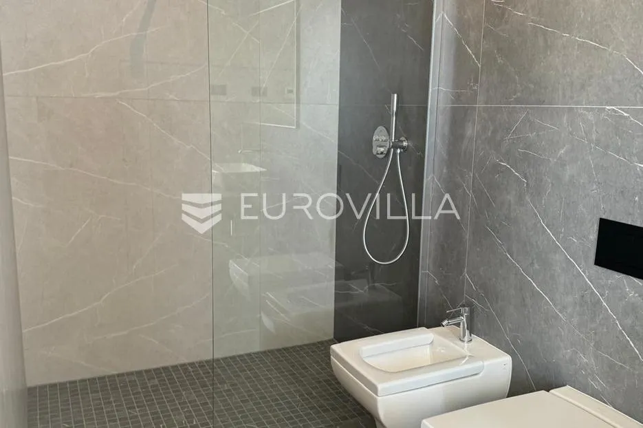 opatija, pobri, dvoetažni stan s vrtom i pogledom na more, ukupne površine 162,29 m² - slika 5