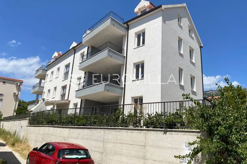 bol, atraktivan trosoban apartman 87,67 m² s vrtom novogradnja - slika 1