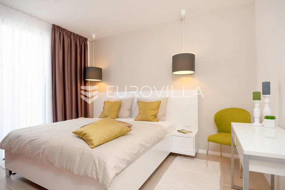 trogir, prekrasna luksuzna vila nadomak mora - slika 13