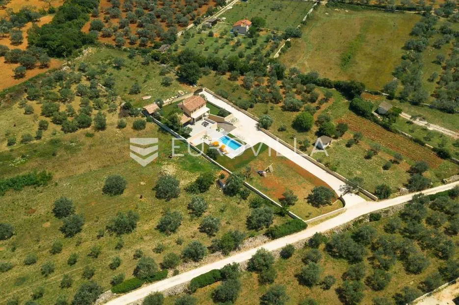 istra, fažana, villa sa bazenom i direktnim pogledom na fažanu i brijune - slika 8