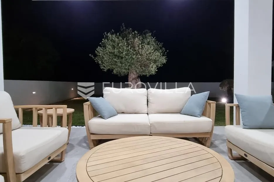 istra, svetvinčenat, moderna vila nkp 160 m2 s bazenom okružena zelenilom u mirnom naselju - slika 16