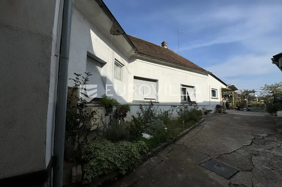 đakovo, centar, prostrana kuća sa dva stana i dvorištem 1018 m2 - slika 3