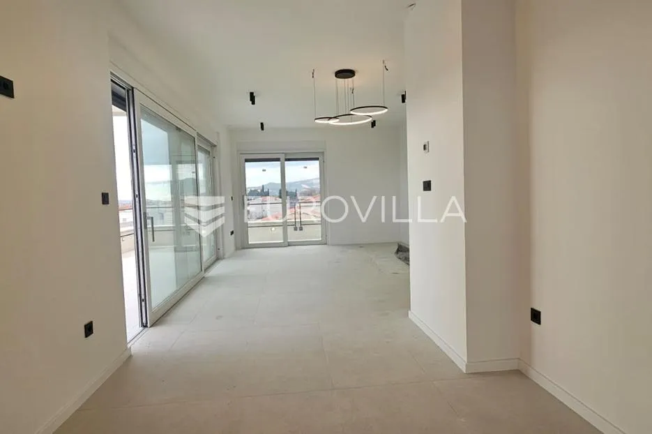 kaštela, penthouse od 102 m² treći kat s garažom povezan liftom - slika 4