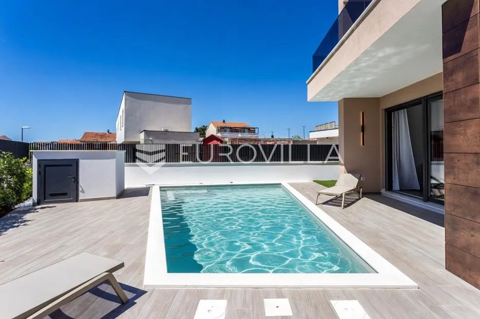 vodice, luksuzna vila s bazenom, novogradnja, parcela 480 m² - slika 4