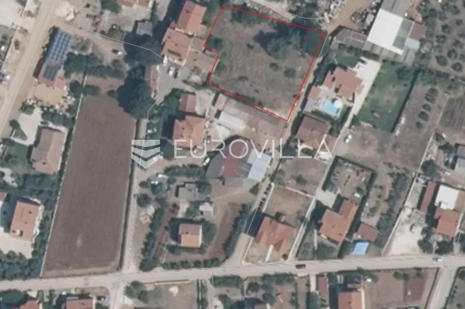 istra, valbandon - građevinska parcela na mirnoj lokaciji, 1940 m2 te kuća 146 m2 - slika 2