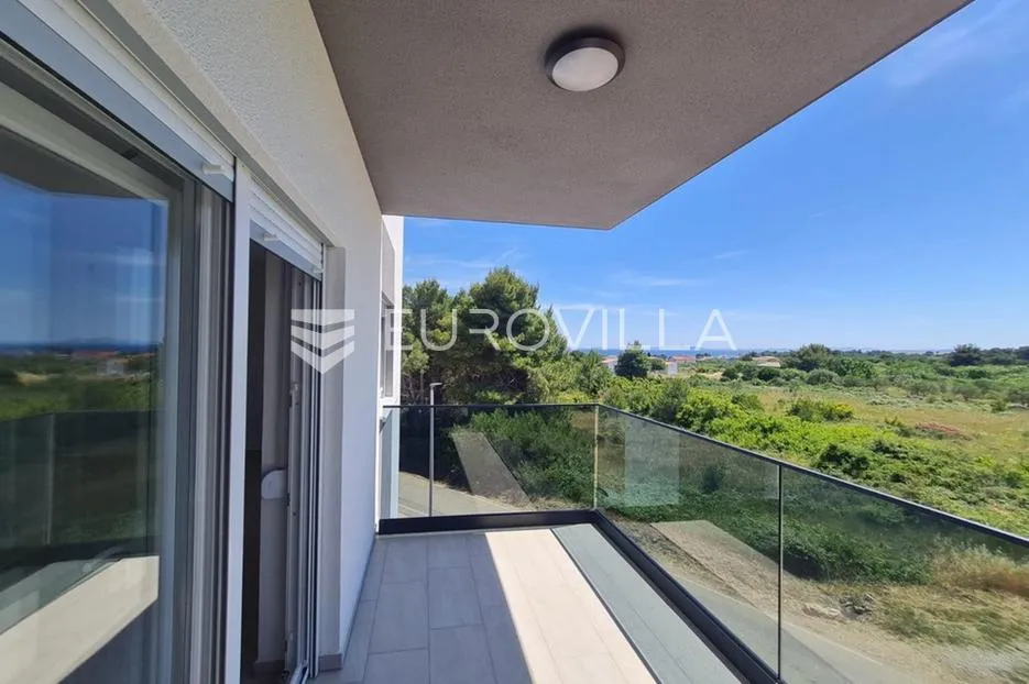 vir, komforan trosoban apartman u centru otoka s pogledom na more i krovnom terasom - slika 20