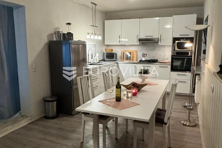 Jastrebarsko, Plešivica, kuća 266 m² s bazenom na mirnoj lokaciji - Plešivica, Jastrebarsko