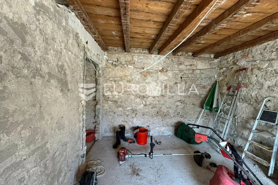 istra, pula, samostojeća kuća u centru s vrtom i garažom - slika 16