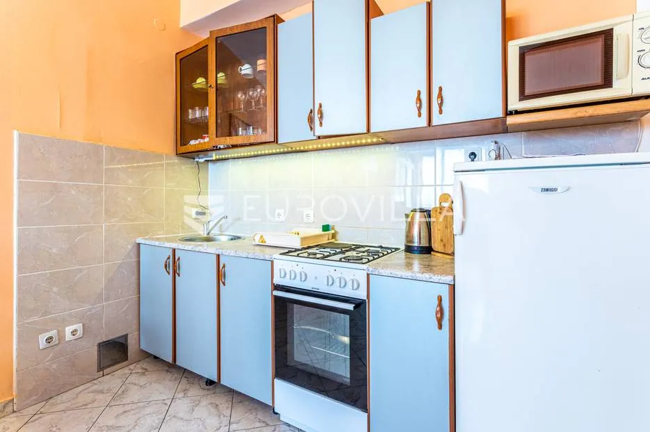 vodice, trosoban stan u blizini mora - slika 11