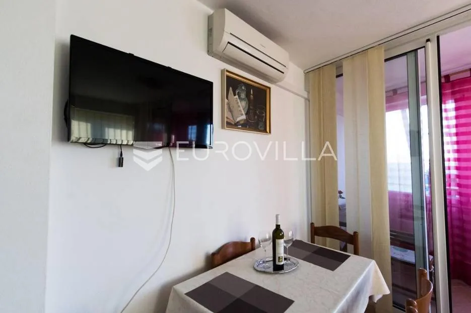 otok ugljan, kuća s pet apartmana prvi red do mora - slika 10