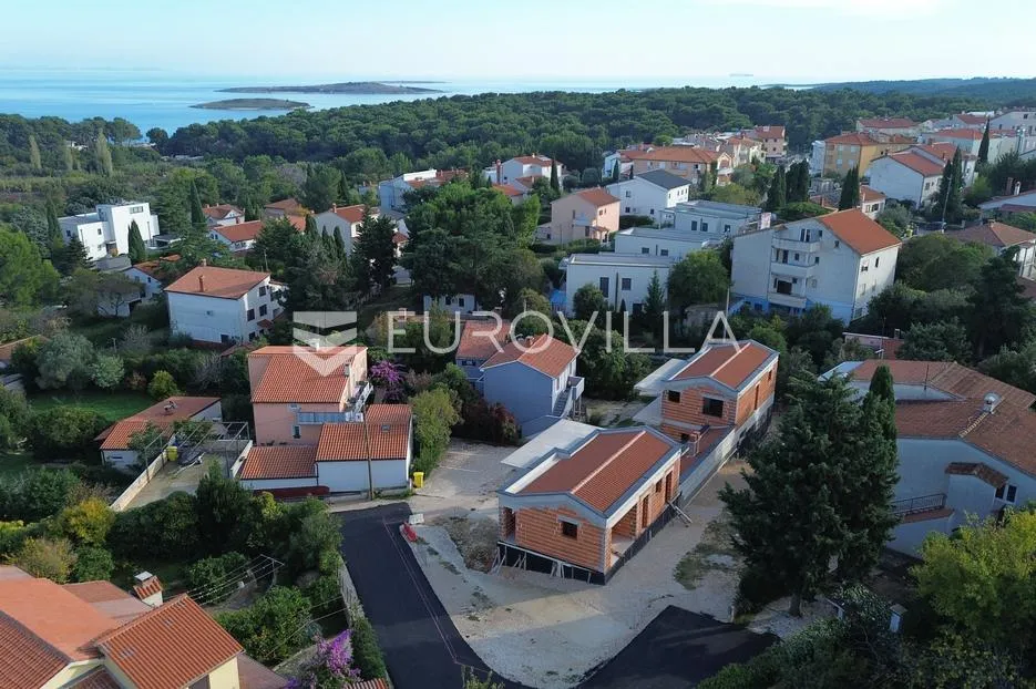 Medulin, Premantura, dvojne vile s potencijalom i direktnim pogledom na more - Premantura, Medulin