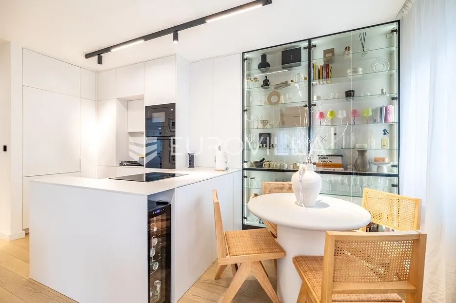 Zagreb, Novi Zagreb, prekrasan trosoban stan 62 m², parking, spremište - Botinec