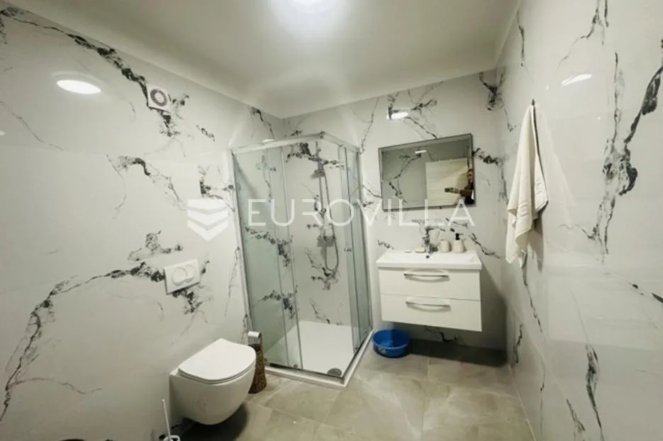 istra, pula, moderan dvosoban stan 52 m², s vrtom, širi centar grada - slika 9