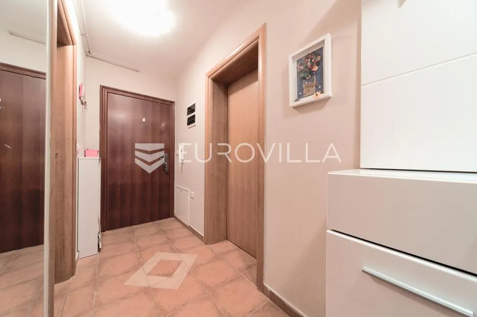 osijek gornji grad, prostran trosoban stan za najam 72,37 m², s privatnim parkirnim mjestom - slika 7