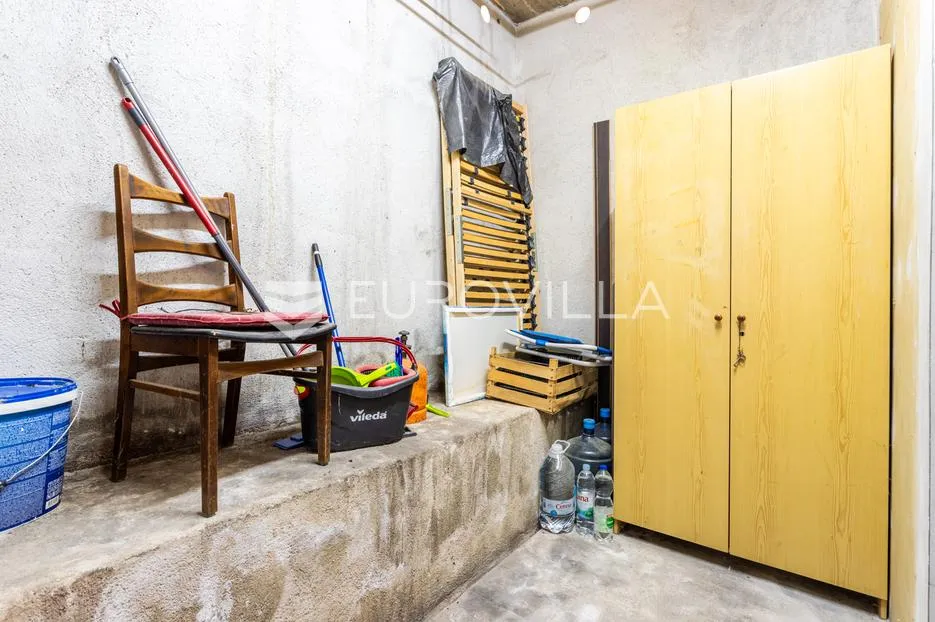kaštel sućurac, kuća s tri stambene jedinice - slika 31