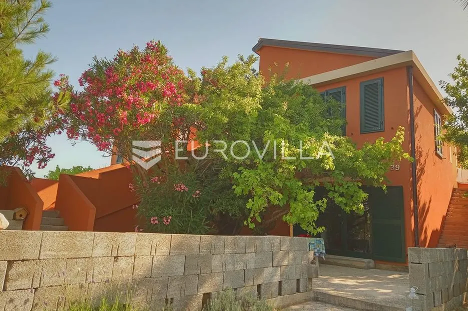 pag, novalja, dvojna kuća s mediteranskim vrtom blizu mora - slika 2