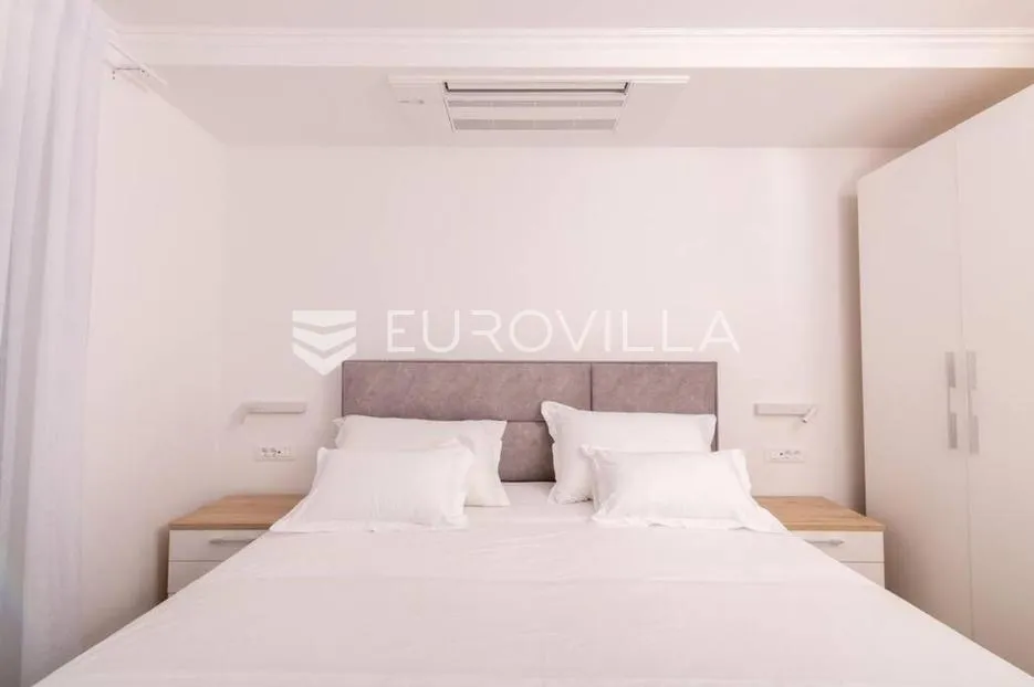 kaštel kambelovac, prekrasna vila s bazenom, treći red od mora - slika 15