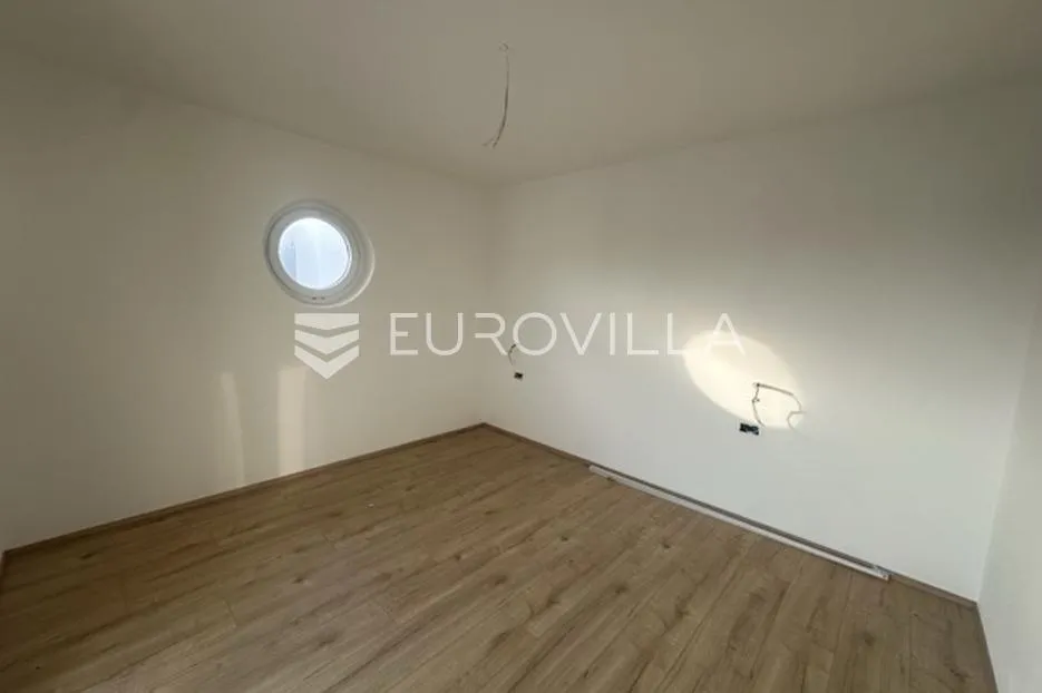 istra, ližnjan, dvojna kuća 150 m² s pogledom more, bazenom i uređenom okućnicom - slika 13