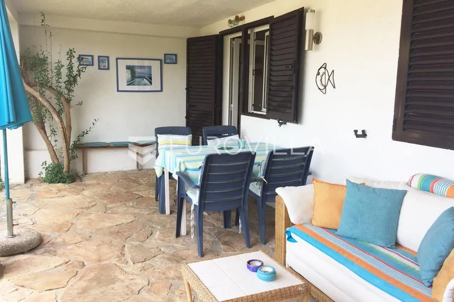 hvar, kuća na tri etaže s dodatnim građevinskim zemljištem - slika 9