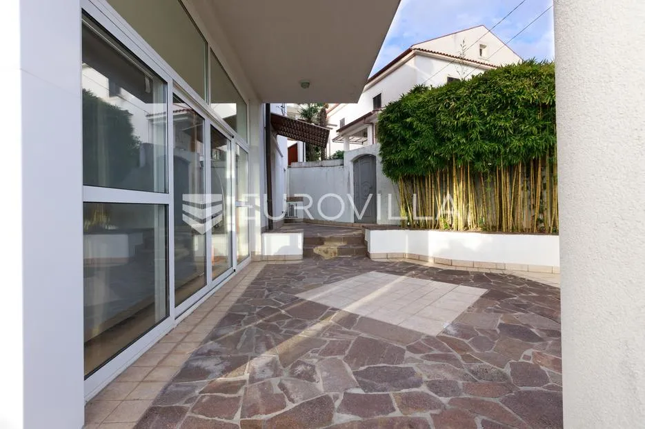 opatija, centar, dvoetažan stan 147 m², vrt, pogled na more - slika 24