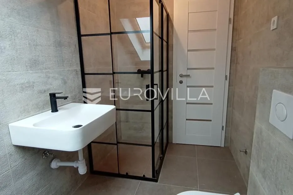 split, brda, potpuno renoviran trosoban stan - slika 6