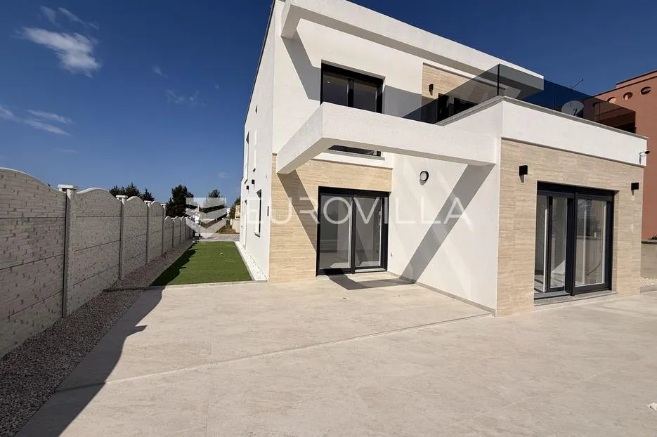 zadar, privlaka, ekskluzivna višetažna vila u privlaci s bazenom - slika 33