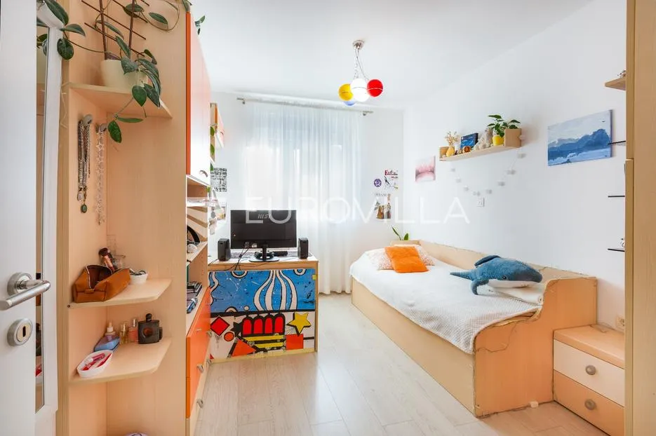 pula, moderan trosoban stan s apartmanom, vrtom i terasom, 136 m² - slika 12